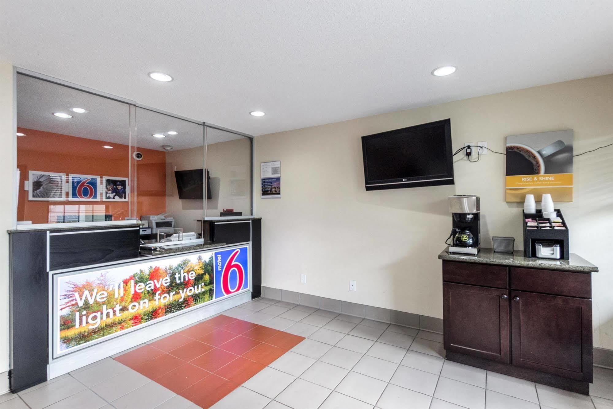 Motel 6 New Brunswick Extérieur photo